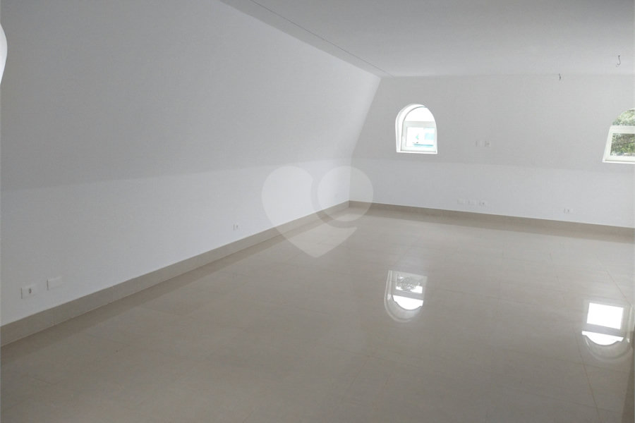 Condomínio de casas de alto padrão em estilo Neoclássico Francês