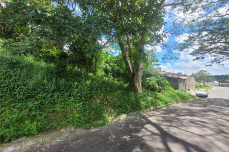 Oportunidade exclusiva em Cotia. Terreno amplo com 725 metros quadrados