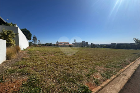 Terreno para venda no condomínio de alto padrão Damha Golf