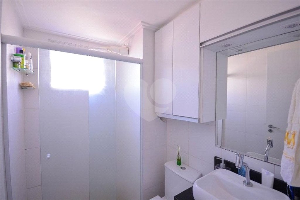 Oportunidade Apartamento mobiliado á venda na saude com 60m² com 2 dorm e 2 vaga. Aceita e estuda Permuta ( sujeito a avaliação).