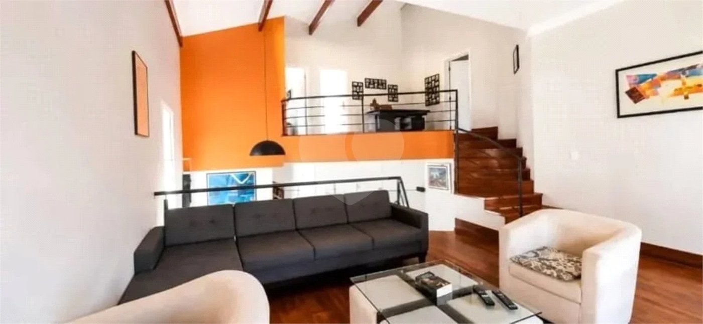 Casa à venda com 3 suítes no condomínio Recanto dos Paturis, Vinhedo - SP