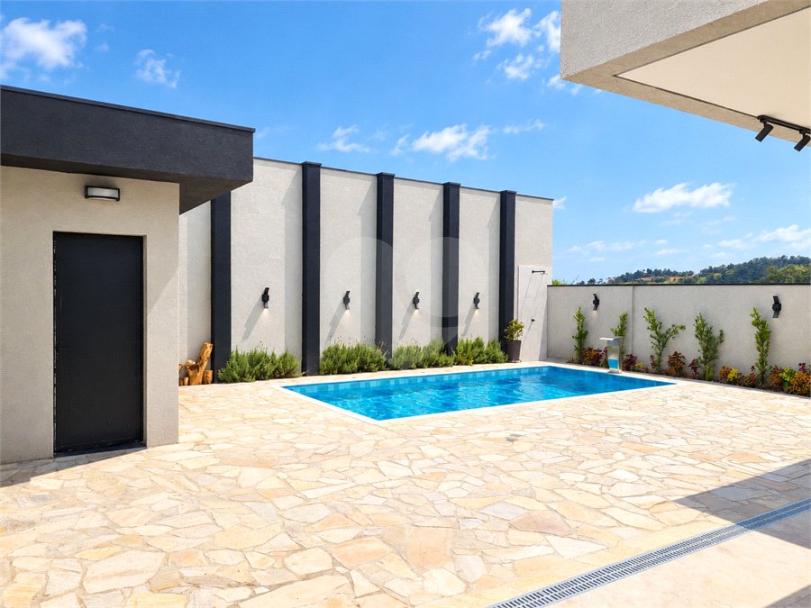Linda casa em condomínio fechado, unindo conforto, lazer e segurança para você e sua família!