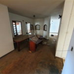 Casa térrea com 5 dormitórios, sendo 2 suítes.