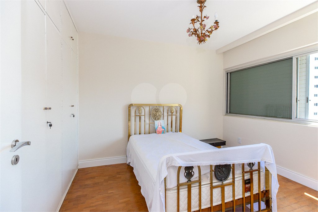 Apartamento para venda em Moema com 185m², 3 dormitórios sendo 1 suíte e 1 vaga