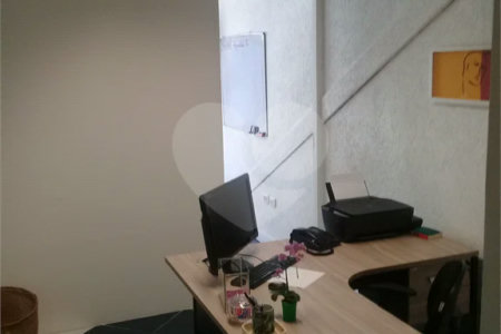 Edifício de 4 pavimentos à venda no Condomínio Centro Comercial Alphaville