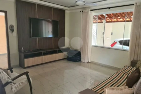 Casa 3 quartos Vila Nery