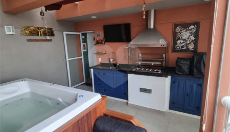 Apartamento em cobertura na Vila Prudente com 2 dormitórios, 1 suíte, 2 sacadas e hidromassagem.