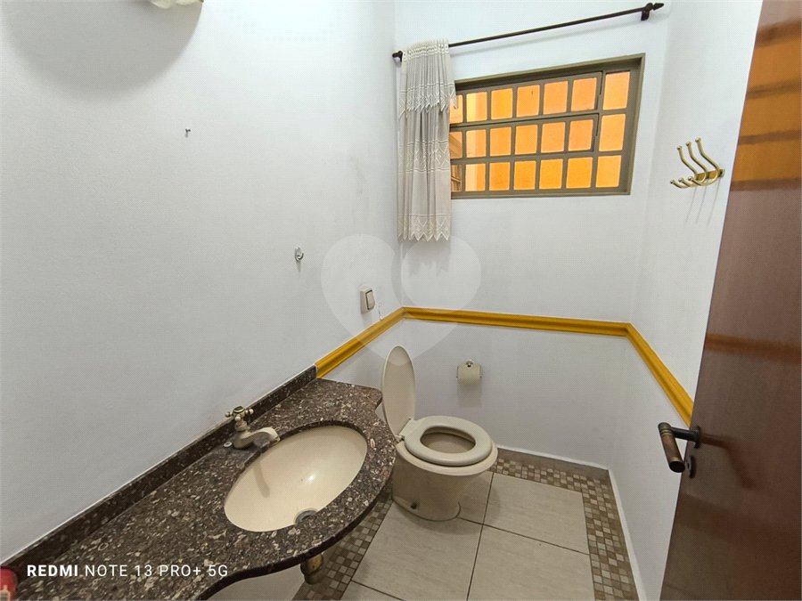 Casa á venda na Avenida Pau Brasil.
