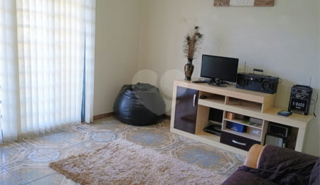 Sobrado à venda com 3 quartos, sendo 1 suíte,  em Jardim Bicão, São Carlos, SP