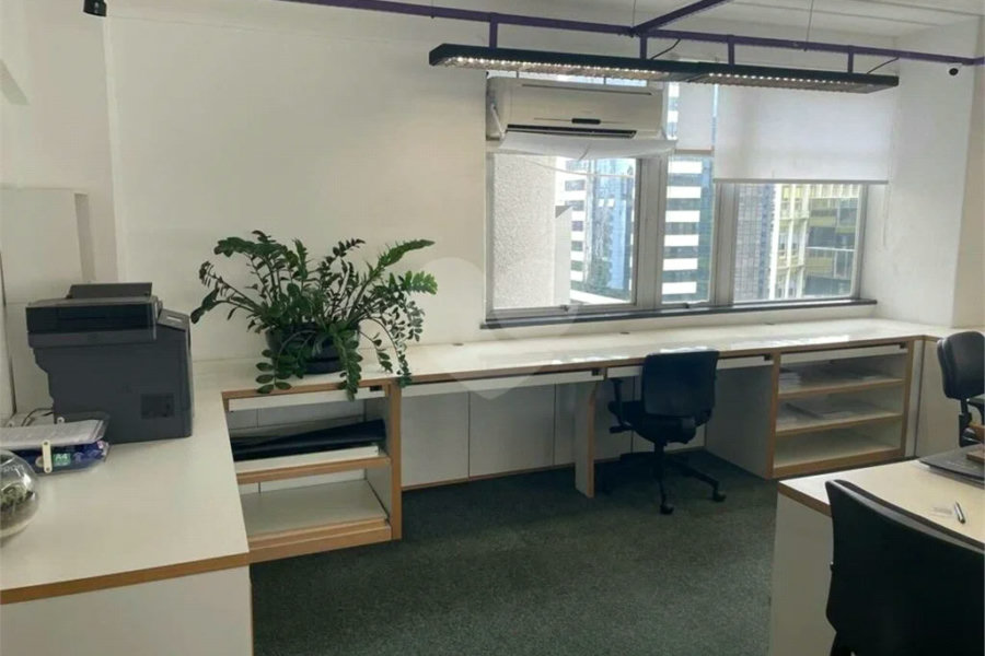 Sala comercial na Berrini, venha conhecer.
