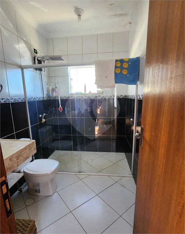 CASA EM CONDOMÍNIO FECHADO COM 220M² Área Construída e 1500m² de Area Total com 4 Suítes. Cond Village de Atibaia - Atibaia -Sp