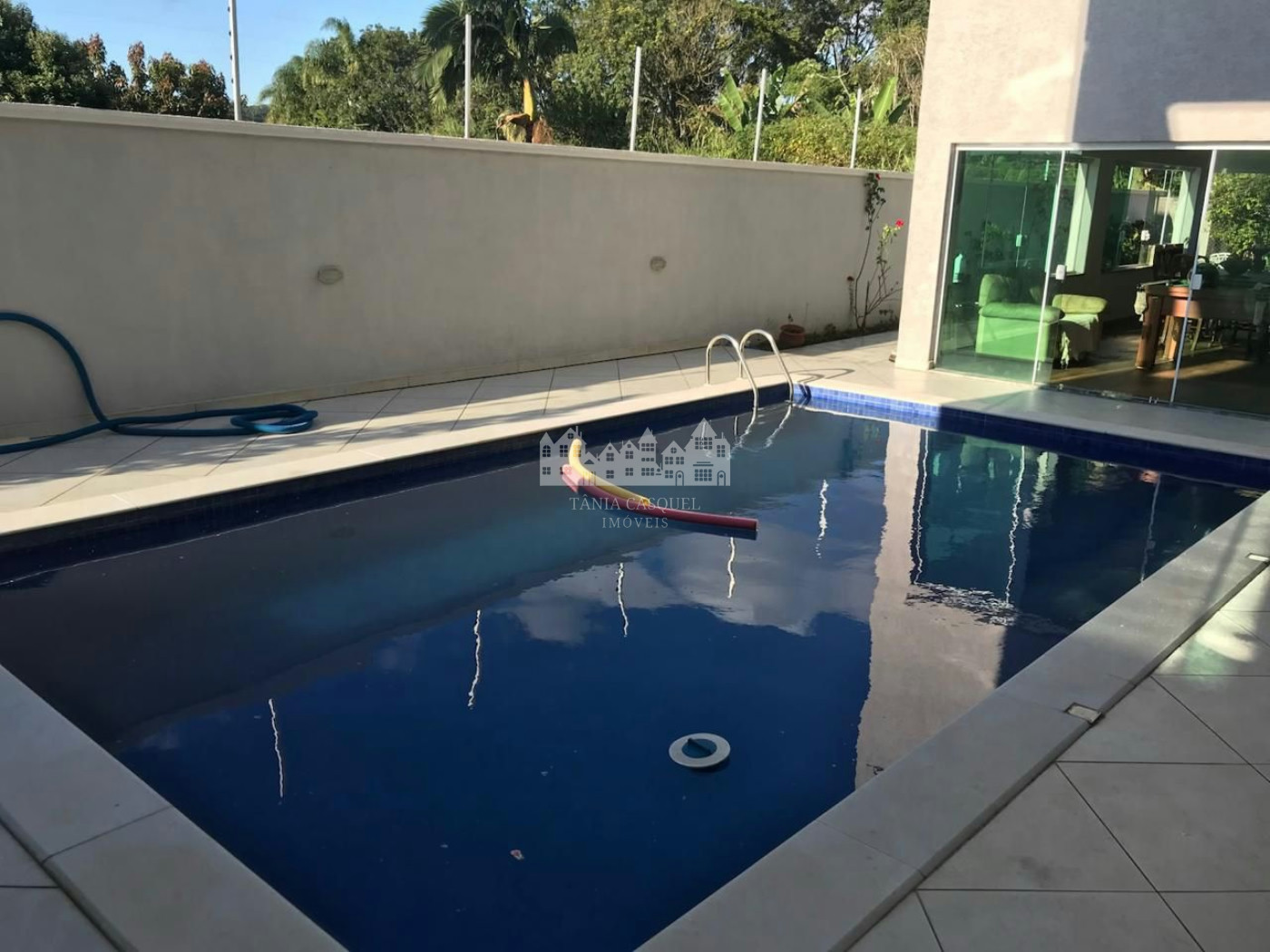 Casa à venda com 5 quartos, sendo 3 suítes,  em Loteamento Jardim Morumbi, Atibaia, SP