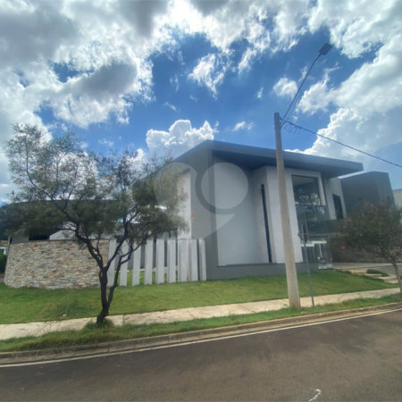 Casa à Venda no Condomínio Damha III