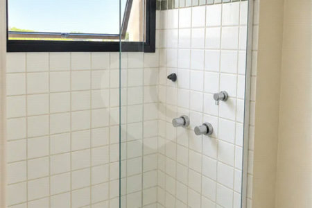 Cobertura de 255 m² com 3 dormitórios, 1 suíte, cozinha planejada, 2 vagas e área gourmet com churrasqueira.