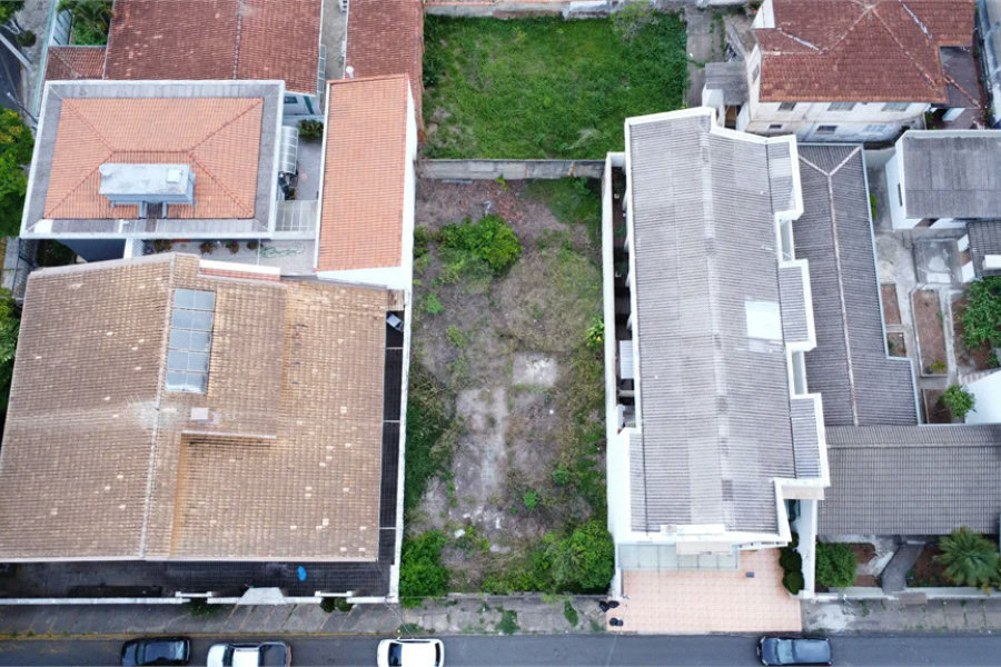 Terreno 300m² à Venda próximo ao centro á poucos metros da Avenida Champagnat