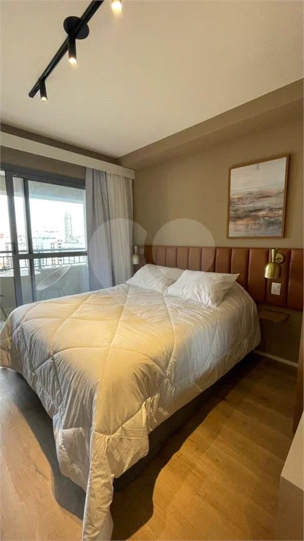 Apartamento mobiliado no Planalto Paulista com 1 dormitório e varanda.