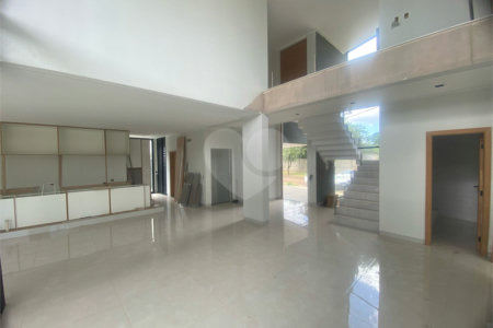 Casa à Venda no Condomínio Damha III