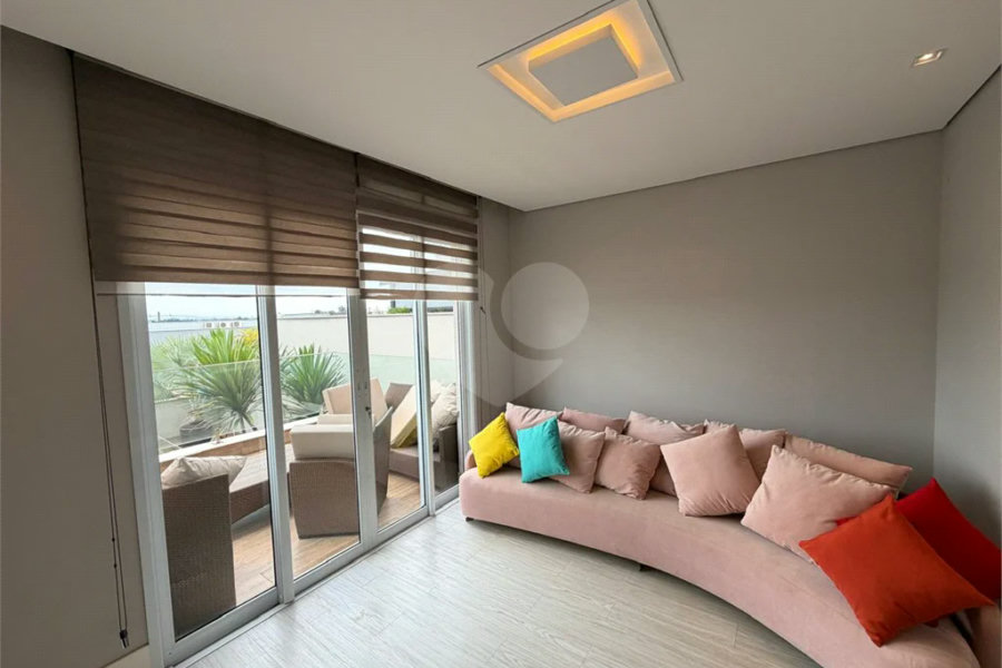Casa de alto padrão em condomínio exclusivo com 4 suítes