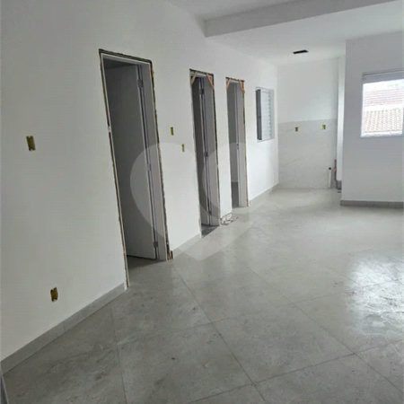 Apartamento com 48m², distribuídos em 2 dormitórios, sala, cozinha e 1 banheiro.
