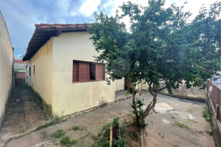 Terreno com benfeitoria na Vila Costa do Sol
