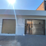 Casa térrea com salão comercial para venda no Santa Felícia.
