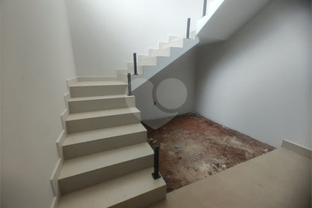 Casa exclusiva em Atibaia de alto padrão com 3 suítes, piscina, espaço gourmet, condomínio fechado, aceita financiamento