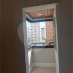 Apartamento à venda no Campo Belo de 245m² com 3 suítes e 3 vagas