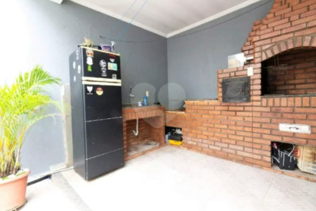 Sobrado com 200m², 3 dormitórios, sendo 1 suíte, 6 vagas, à venda na Vila Matilde