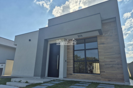 Casa térrea à venda com 4 quartos, sendo 2 suítes, no condomínio Alto da Floresta, Bom Jesus dos Perdões - SP