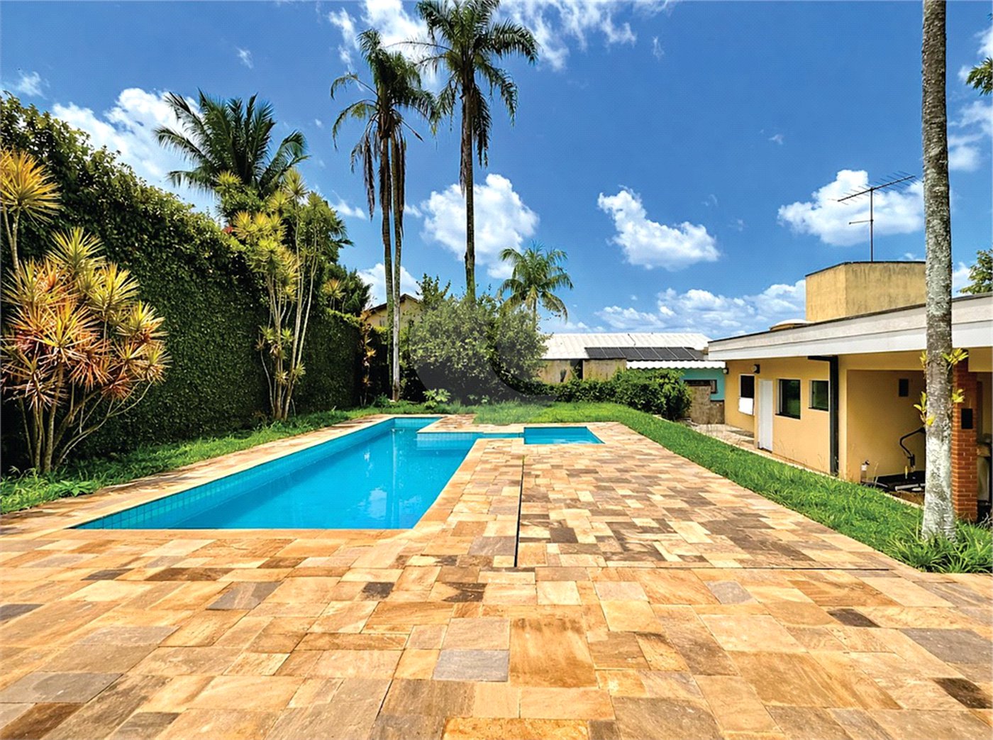 Casa á venda – Granja Viana