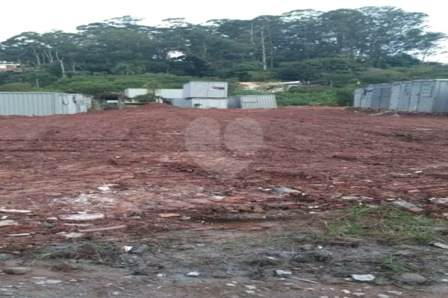 Terreno plano, com 12.000 M² disponivel para construção. Venha fazer uma visita.