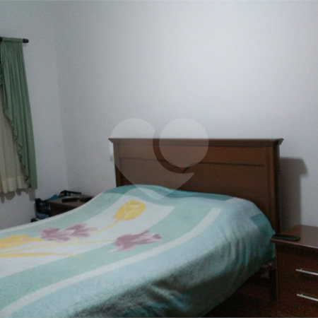 Casa Térrea com 3 dormitórios.