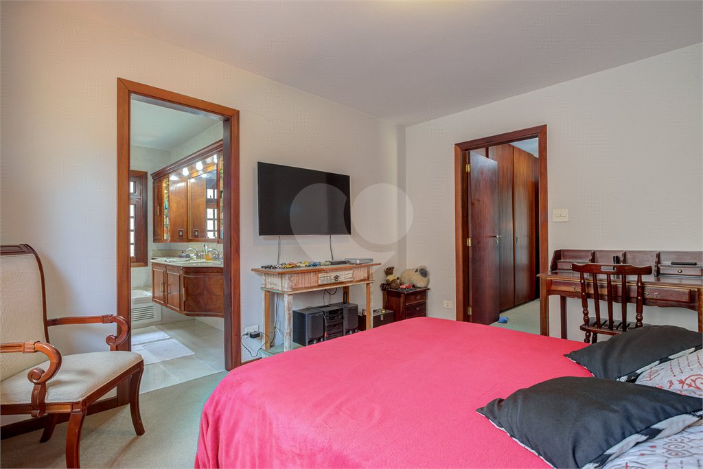 Casa à venda com 3 suítes no condomínio Canumá, São Paulo - SP