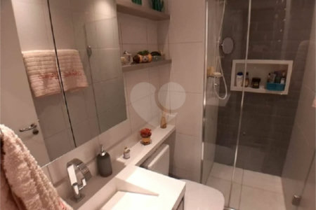 Apartamento com varanda e vaga de garagem à venda no Brás, a 5 minutos do Metrô