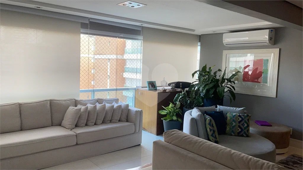 Apartamento na Mooca com 204 m² com vista maravilhosa, sendo 3 suítes e 4vagas.