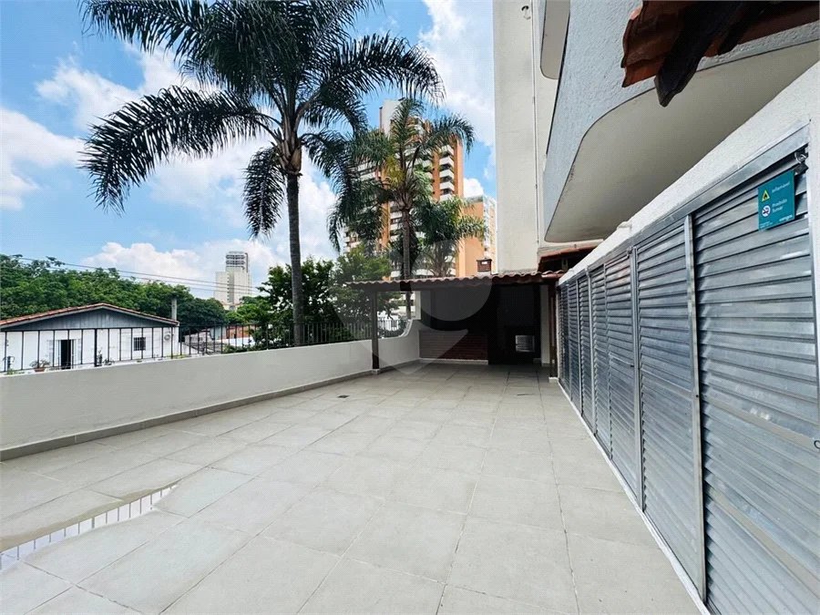 Vende-se Apartamento de 2 Quartos com Sacada na Vila Mascote