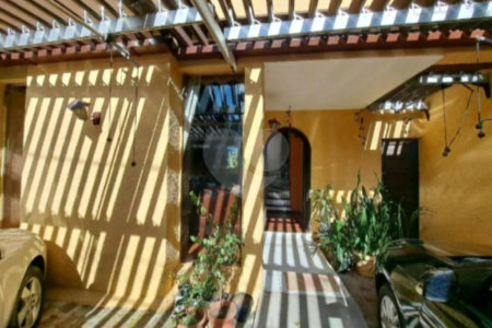 Sobrado com 112m² , 3 dormitórios , sendo 1 suíte , 3 vagas de garagem , à venda no Bosque da Saúde.
