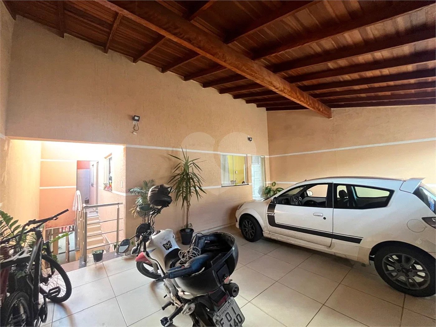 Casa ampla no bairro Terra Rica com 3 pavimentos e excelente estrutura.
