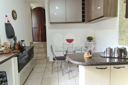 Casa à venda na Vila Esperança com 230m² 3 dormitórios 1 suíte 3 banheiros 3 vagas