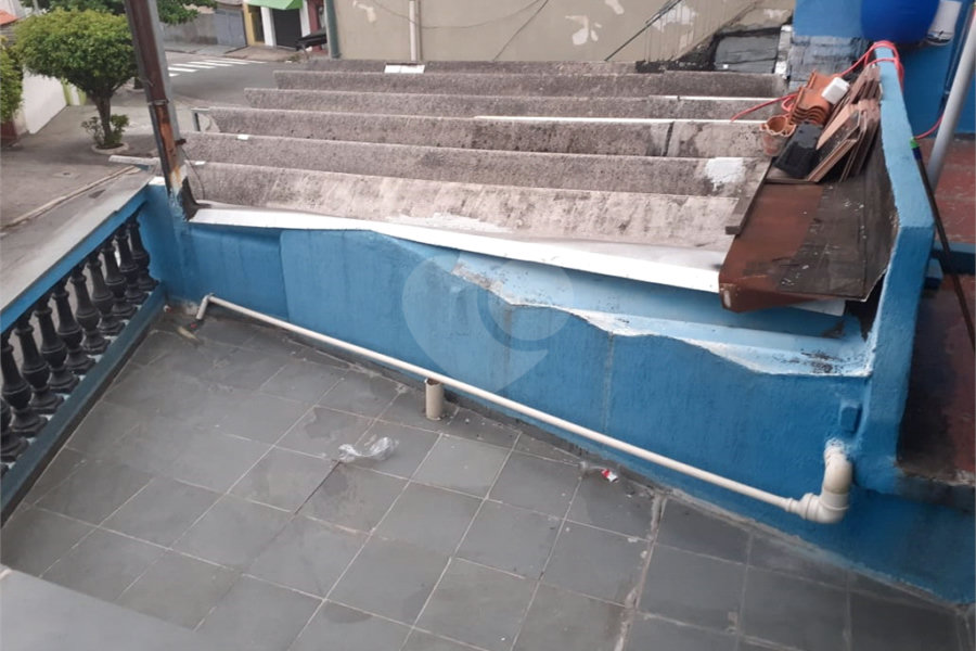 Casa com salão adjacente gerando renda!