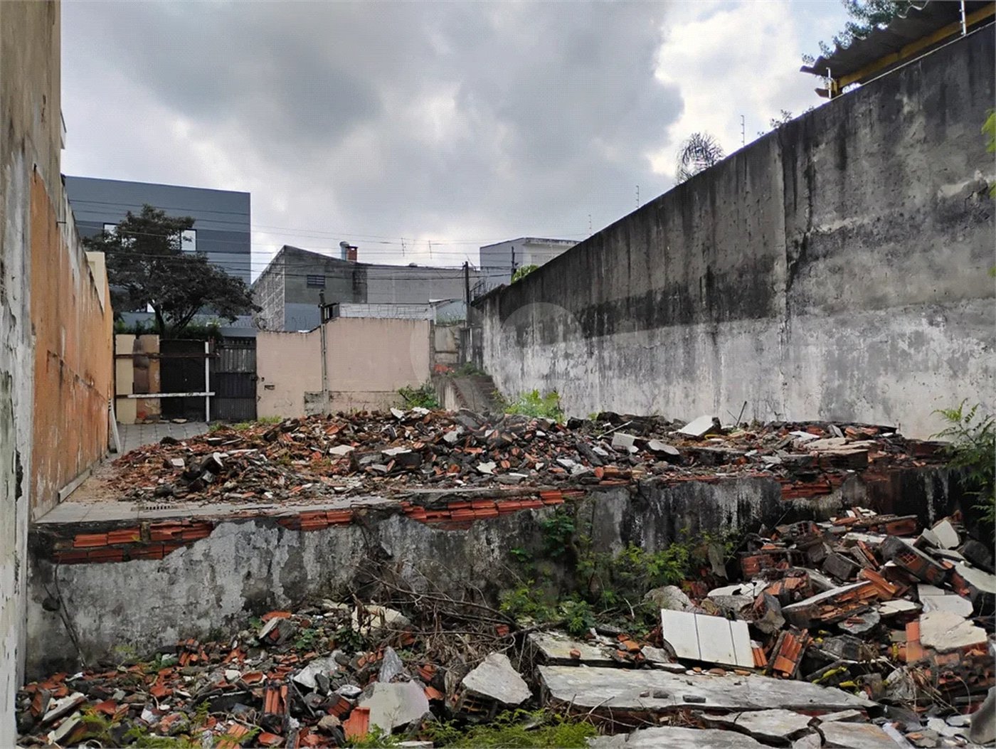 Vende-se Terreno de 715 m² na Vila Santa Catarina — Excelente oportunidade para investidores