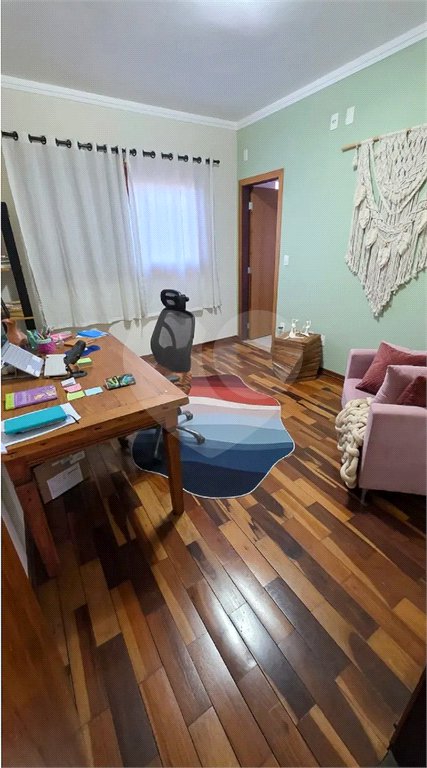 Refúgio de Alto Padrão em Condomínio Fechado: Natureza, Charme e 5.500m² de Terreno