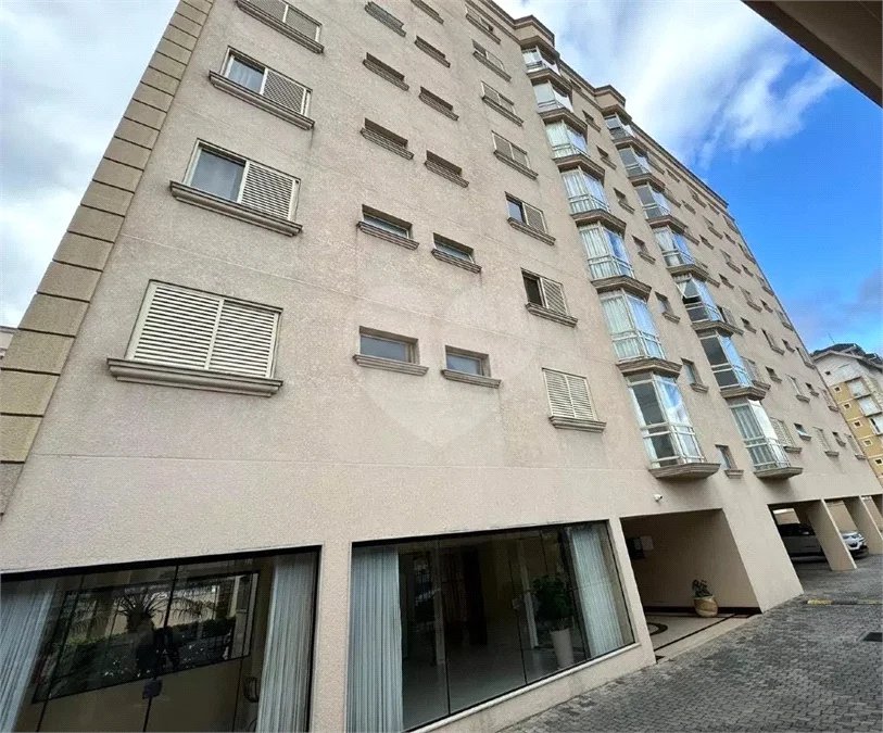Apartamento em Atibaia com 2 dormitórios (1 suíte), 2 vagas de garagem, elevador, salão de festas, excelente localização