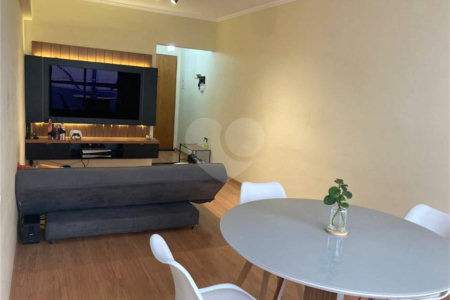 Apartamento à Venda com 66m² - Vila Olímpia