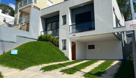 Casa à venda com 3 suítes em Chácara Roselândia, Cotia, SP