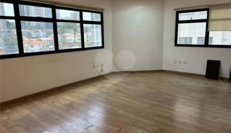 Sala à venda em Bosque da Saúde, São Paulo, SP