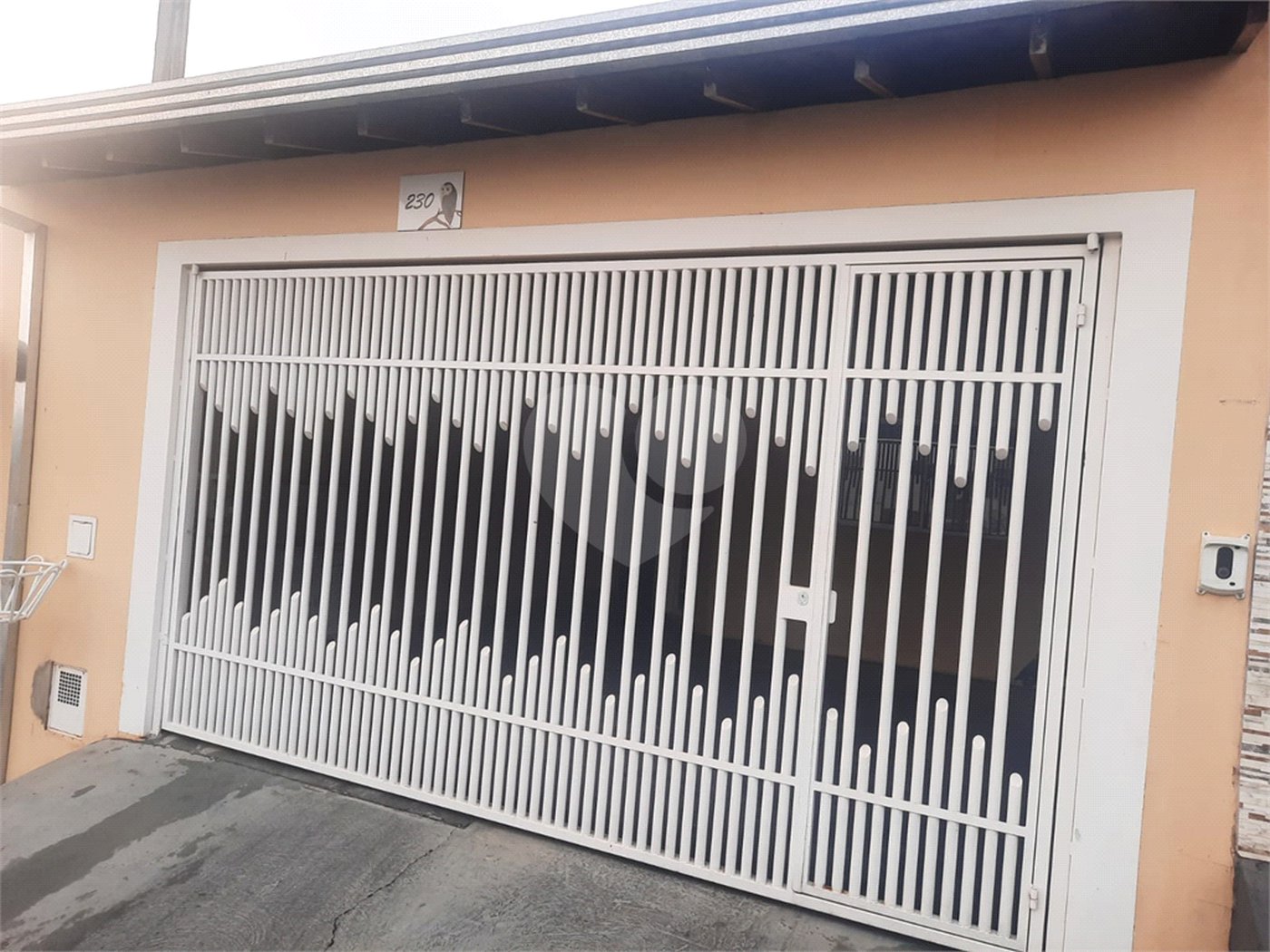Ótima Oportunidade: Casa com Área de Lazer e Garagem para Dois Carros