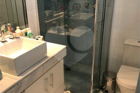 Apartamento em Bragança Paulista com 1 suíte, cozinha americana, varanda, 1 vaga garagem, área lazer com piscina e salão de festas
