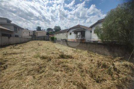 Terreno em Atibaia com 652 metros, pronto para construir no Jardim do Lago, aceita financiamento