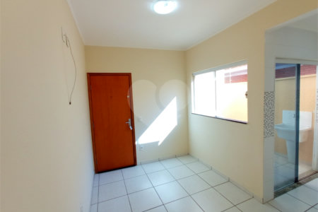 Investimento Certeiro na Gleba 1: Apartamento 1 DormItório, Quintal e Localização que Aluga Fácil